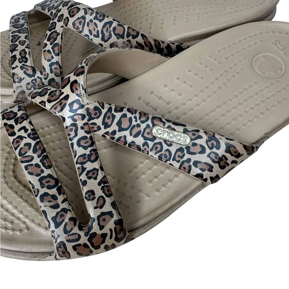 Crocs Dual Comfort Leopard Print Crossover Slip On Sandals Women's Size 7 - Picture 3 of 6